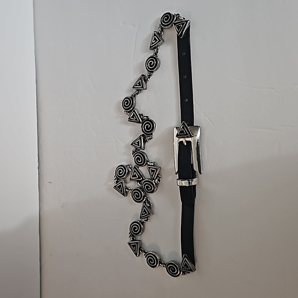 Streets Ahead  Belt Metal Design Detail sz M Black Pre-owned - Picture 2 of 8